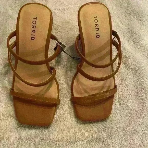 Torrid Strappy Wedge Sandal Size 6WW - Picture 5 of 8